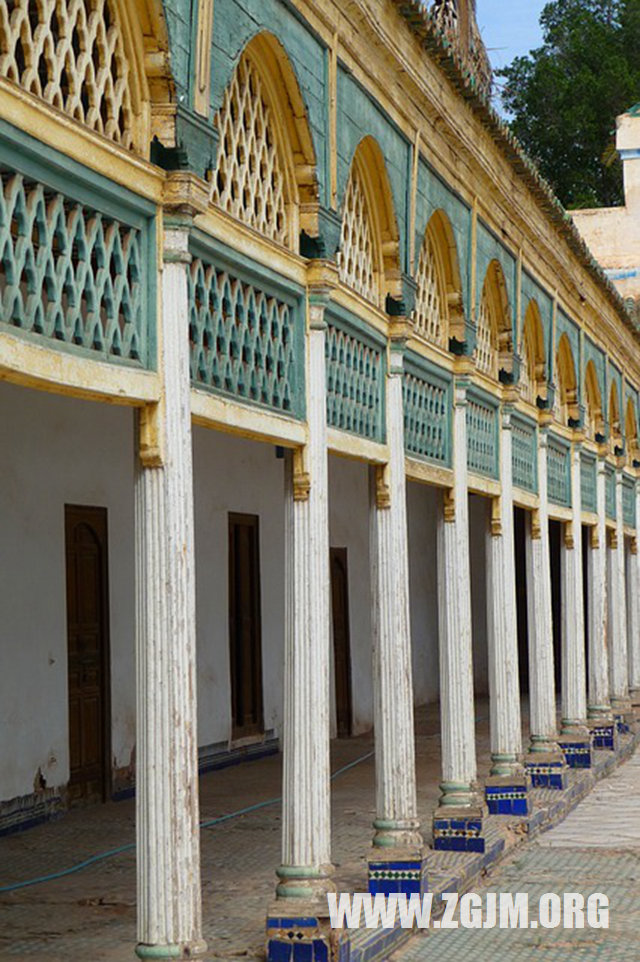 梦见孕晚期自己见红了_周公解梦梦到孕晚期自