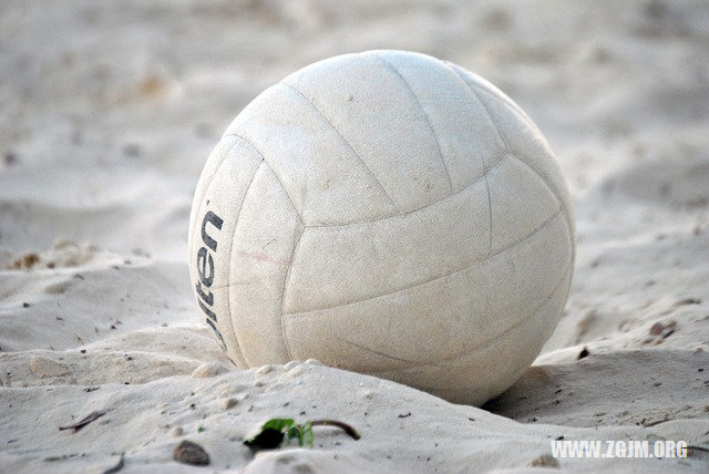 解读梦境，梦到脚下有很多大便，意味着什么？