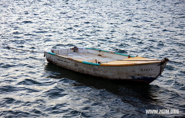 梦见水池水满溢出来_周公解梦梦到水池水满溢