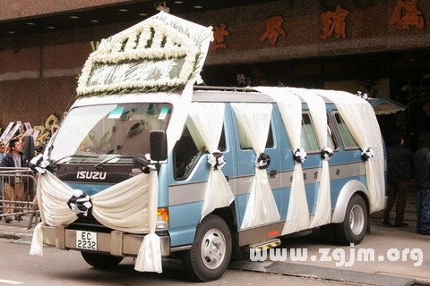 夢見靈車