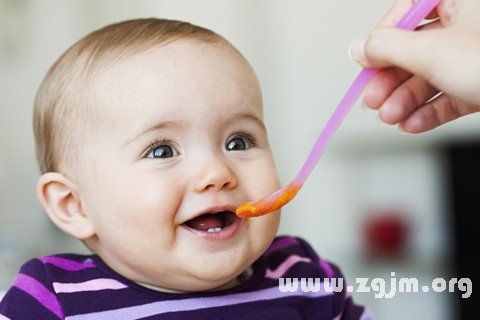 夢見給小孩喂飯
