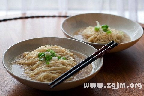 夢見吃陽春麵