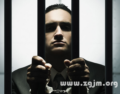 梦见去世已久亲人的棺材在自己床下，梦境背后的深层含义与解析