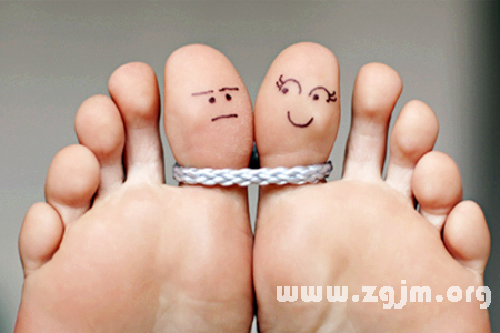 周公解梦，梦见脚流血的深层寓意与心理解析