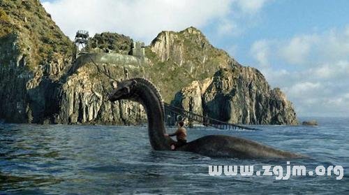 梦见水怪