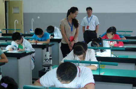 梦见去学校考试_周公解梦