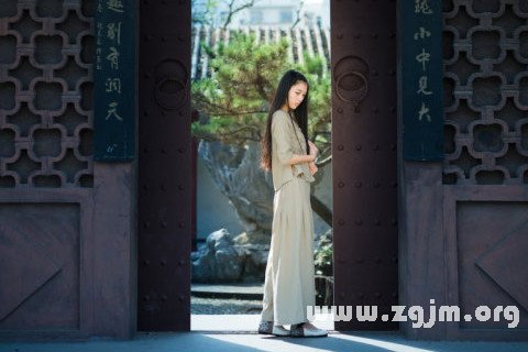 梦见家里门开着