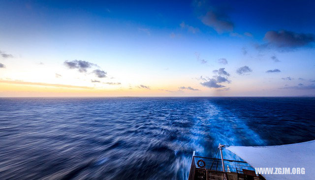 梦见地震房子摇晃没倒