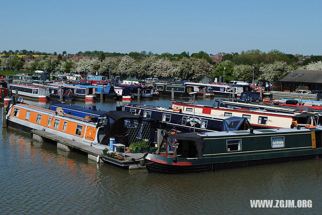 梦见摔泥巴里背上粘了泥