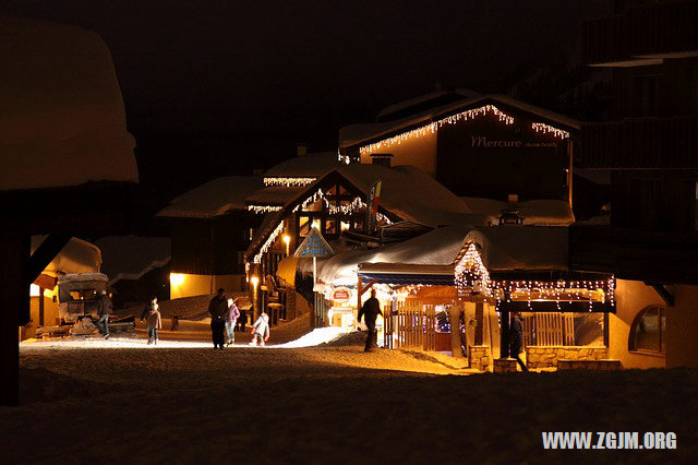 梦见陌生的美女和我同事