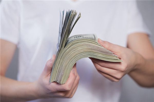 梦境中的财务纠葛，梦见还钱与意外失财的深层解析