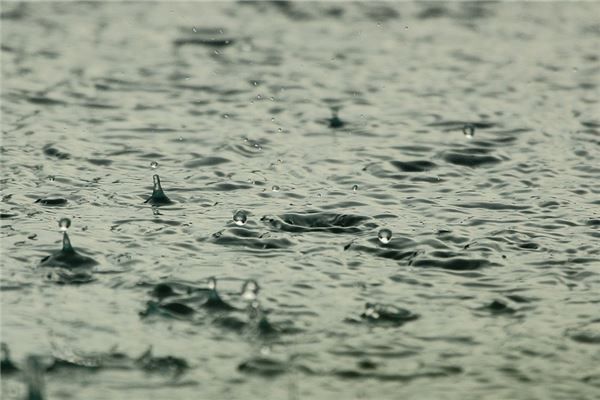 梦见突然下大雨 周公解梦