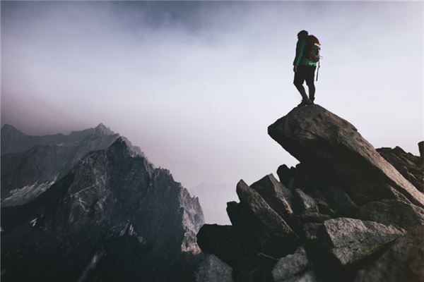 梦见爬山爬到山顶