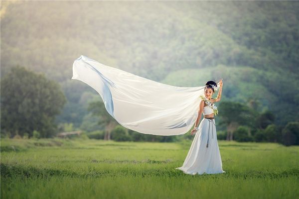 梦见穿白色婚纱是什么意思