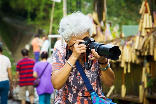 梦见自己的奶奶死了，梦境背后的深层含义与情感解析
