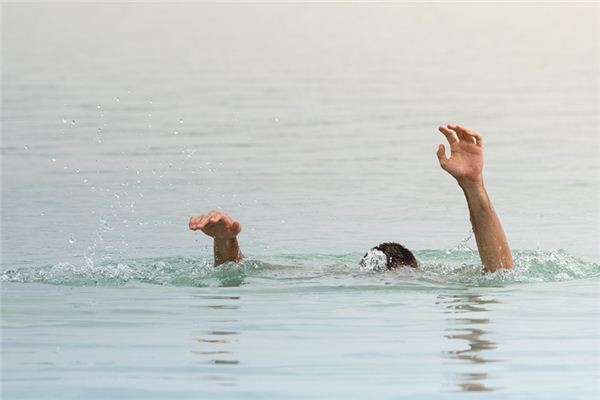 梦见浸在水中是什么意思