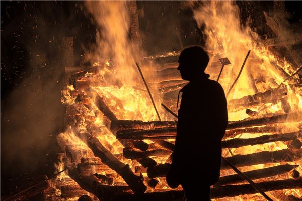 梦见自己被火烧伤