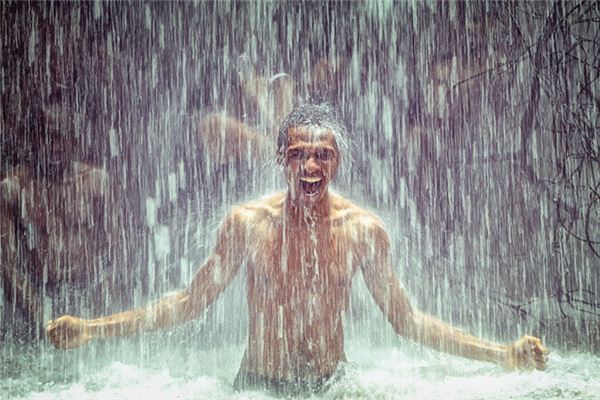 梦见倾盆大雨 周公解梦梦到倾盆大雨是什么意思 做梦梦见倾盆大雨好不好 周公解梦官网