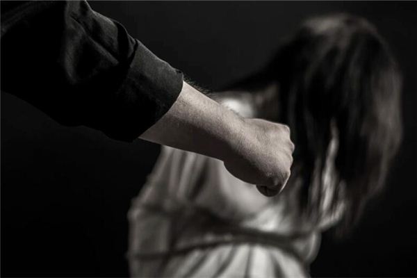 晚上梦见人死了还溅了我一身血是怎么回事？——从心理学与周公解梦角度深度剖析