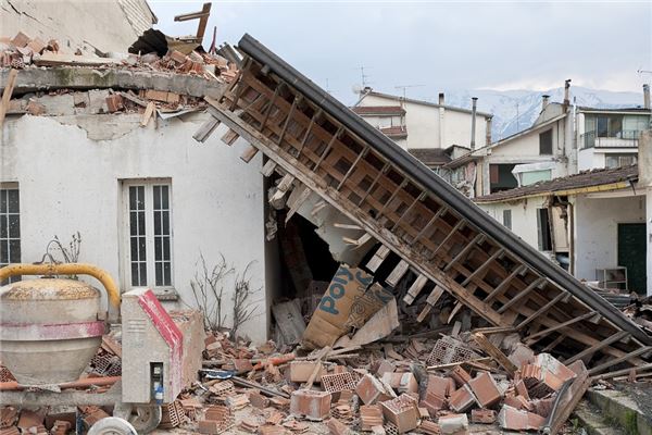 周公解梦梦到地震逃生是什么意思”