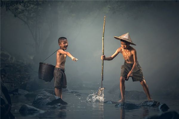 梦见下河抓鱼