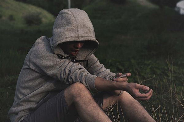 梦境解析，梦见一个男人把货给我拉回家
