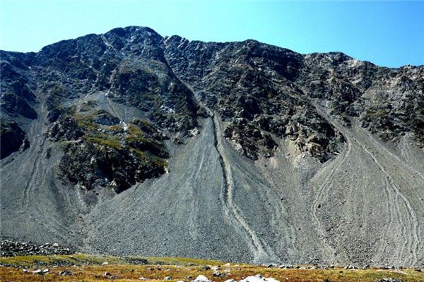 梦见山崩地裂泥石流是什么意思（梦见山崩地裂是什么预兆） 梦见山崩地裂泥石流是什么意思（梦见山崩地裂是什么预兆） 卜算大全