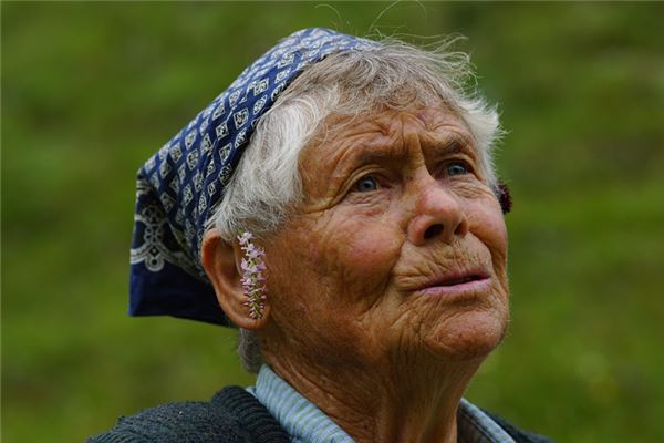 为什么会梦到自己外婆去世的简单介绍