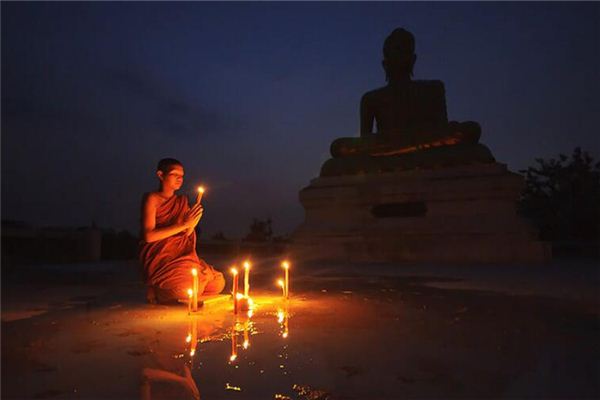 梦见拜佛磕头下跪