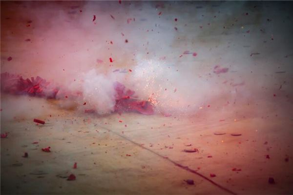 女人梦见鞭炮声