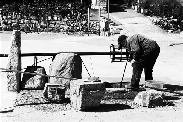 梦见用水桶打水