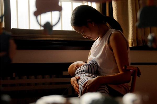 梦见自己流奶水