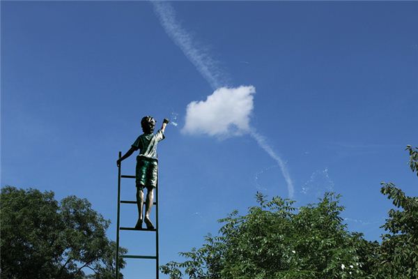 梦见从梯子上掉下来”