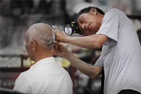 梦见耳朵里掏出虫子