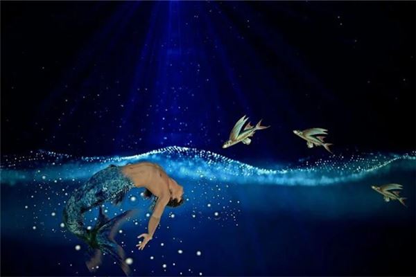 梦境中的守护神，梦见自己变成蓝色的鸟守护自己的鱼
