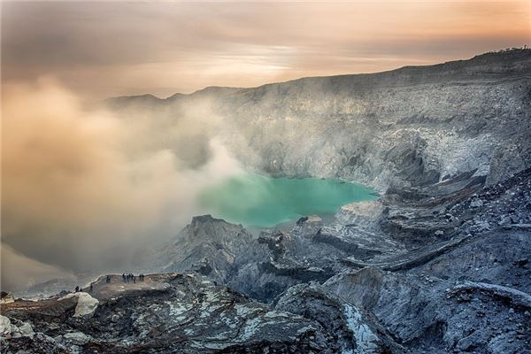 梦见大地崩塌一直逃命（梦见大地崩塌一直逃命了） 梦见大地崩塌不停
逃命（梦见大地崩塌不停
逃命了） 卜算大全