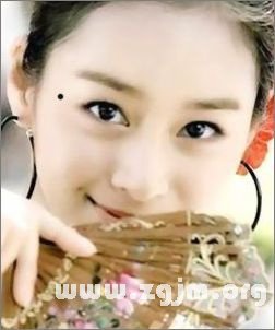 女人身体上的桃花痣