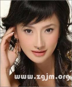 女人身体上的桃花痣