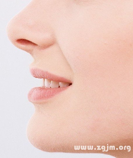 下巴突又弯是有哪些预兆吗