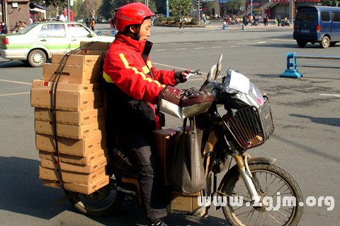梦见速递员 快递员是什么意思 梦见速递员 快递员有什么预兆