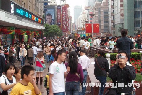 梦见很多人人多是什么意思 梦见很多人人多有什么预兆