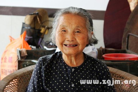 梦见外婆 姥姥是什么意思 梦见外婆 姥姥是什么预兆
