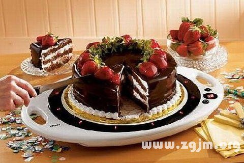 梦见切生日蛋糕是什么意思 梦见切生日蛋糕有什么预兆
