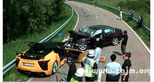 求高人解梦，车祸与尸体的梦境之谜