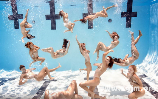 梦见自己赤条条