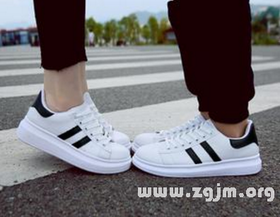 梦见白色的运动鞋,探索梦境背后的深层含义 梦见白色的运动鞋,探索梦境背后的深层含义