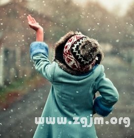 梦见下雨下雹子