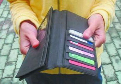 梦境的警示，解读梦见被别人抢去钱包的深层含义与心理解析