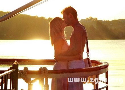 属马人的幸运色与饰品